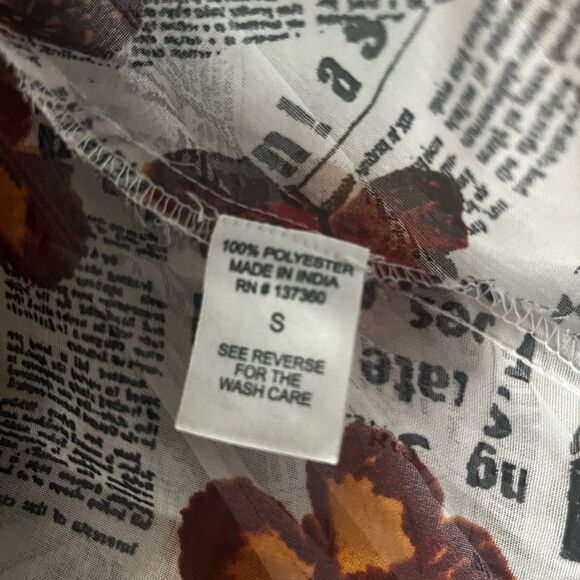 NWT Junior's Sz Small Live 4 Truth Top Butterfly & News Print (flowy) - Picture 10 of 15